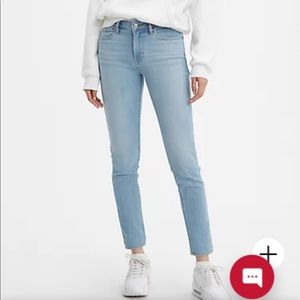 Levi’s 711 skinny jeans light wash size 26
